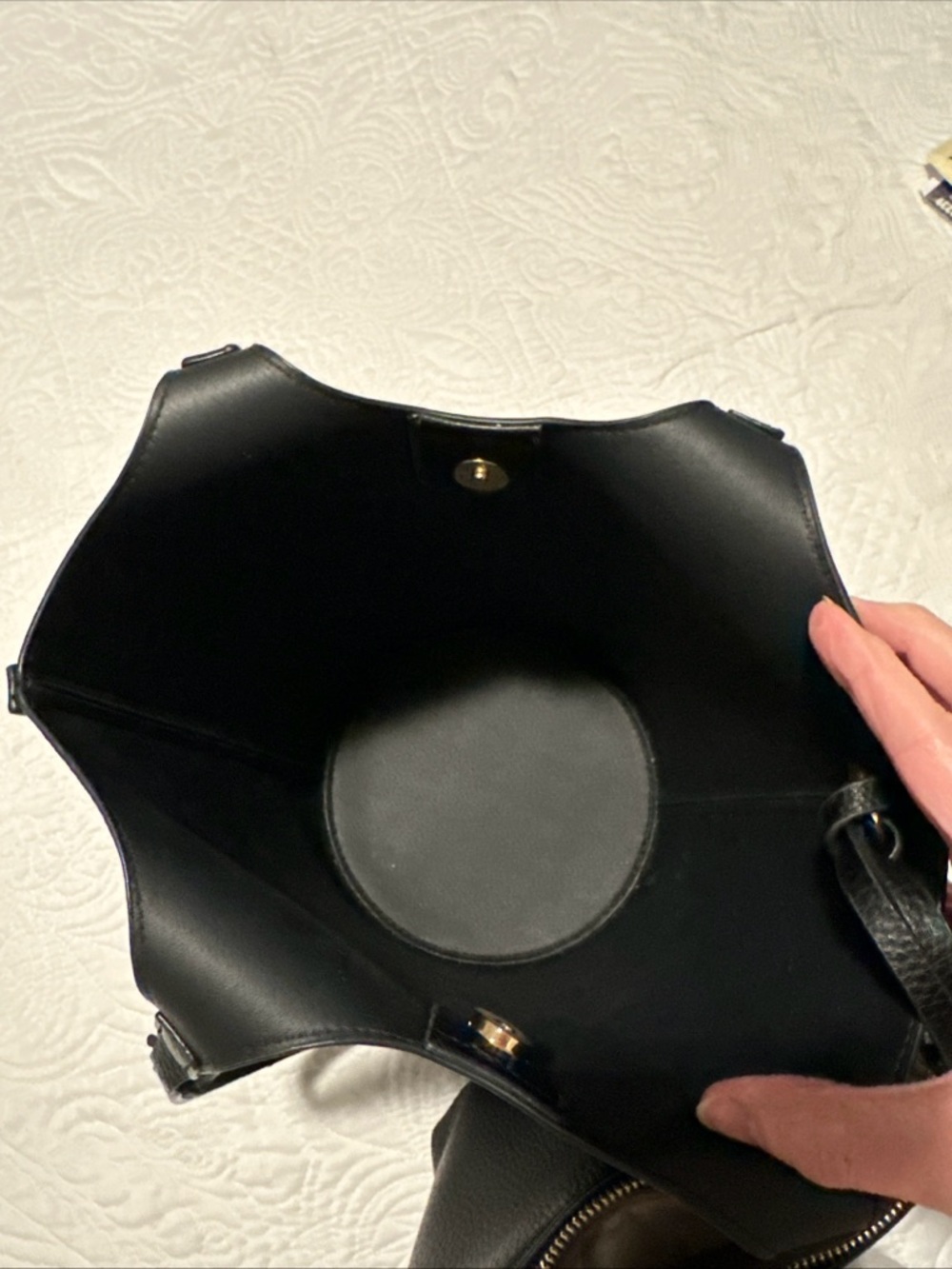 Classic Black Women’s Bucket Style Handbag aka ‘A Purse in A Purse’ EUC - Picture 9 of 9